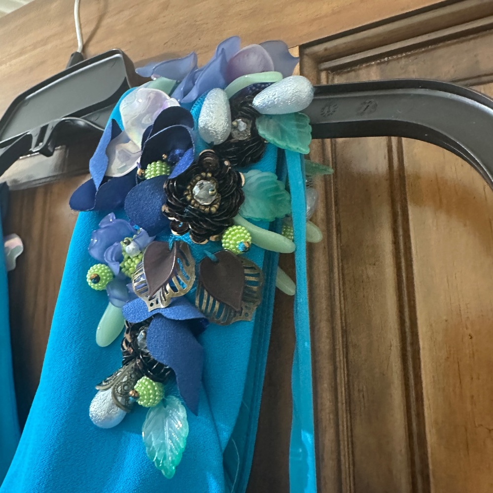 Shoulder-Detail Mermaid Dress - Picture 6 of 8